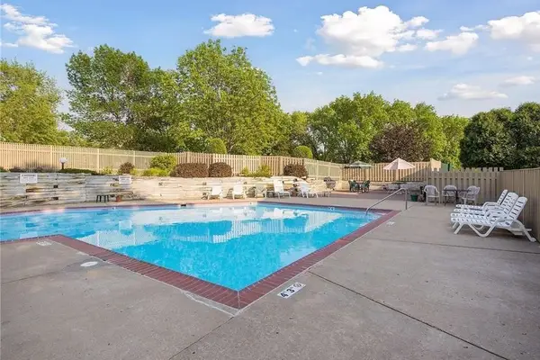 570 Woodhill Drive #60, Roseville, MN 55113