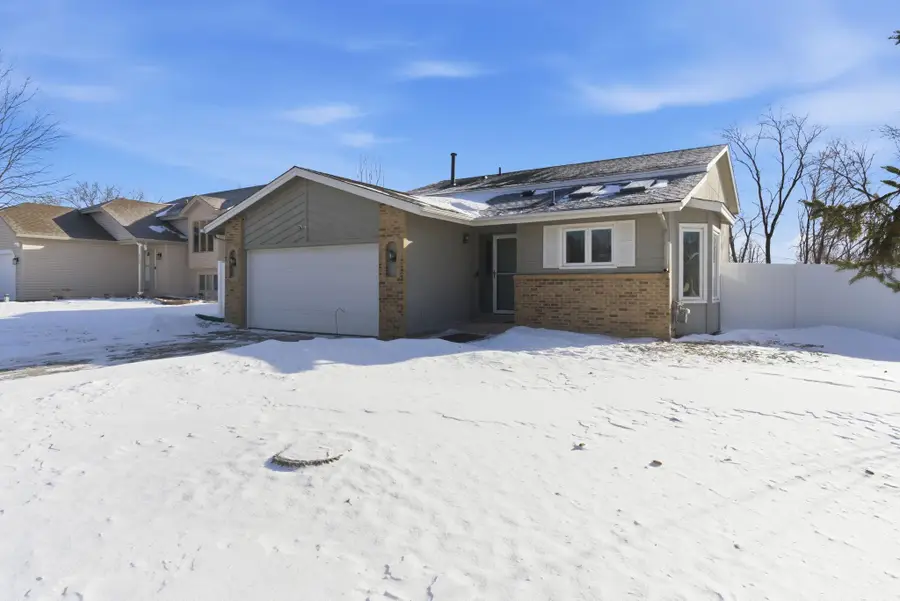 2517 Crestmount Lane, Burnsville, MN 55306 - Image #2