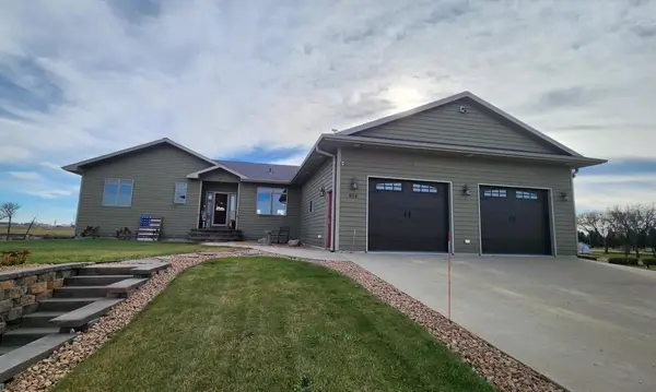 804 9th Street Ne, Pipestone, MN 56164