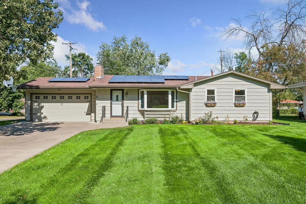91 65 1/2 Way Ne, Fridley, MN 55432 - #1