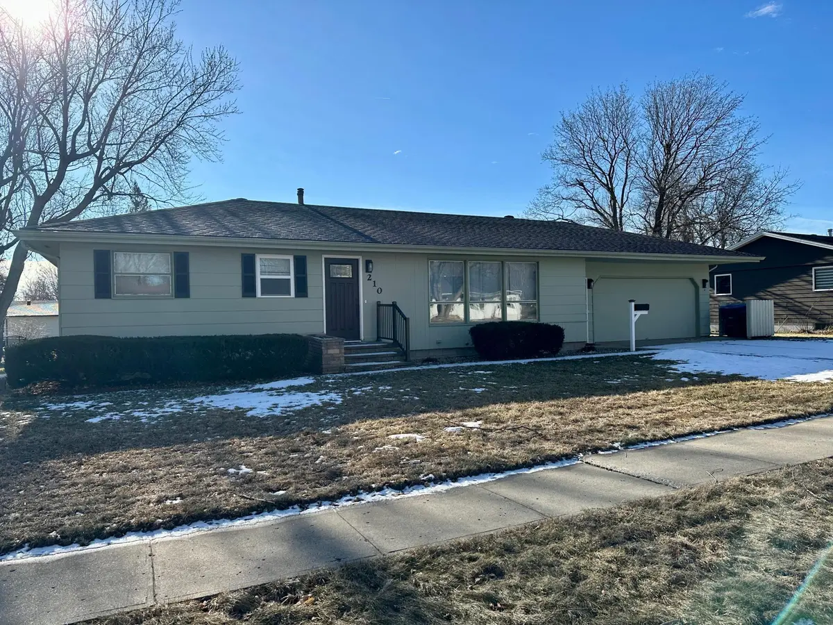 210 E Oakland Avenue, Luverne, MN 56156 - #1