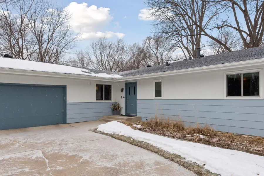 15880 Tonkawood Drive, Minnetonka, MN 55345 - Image #2