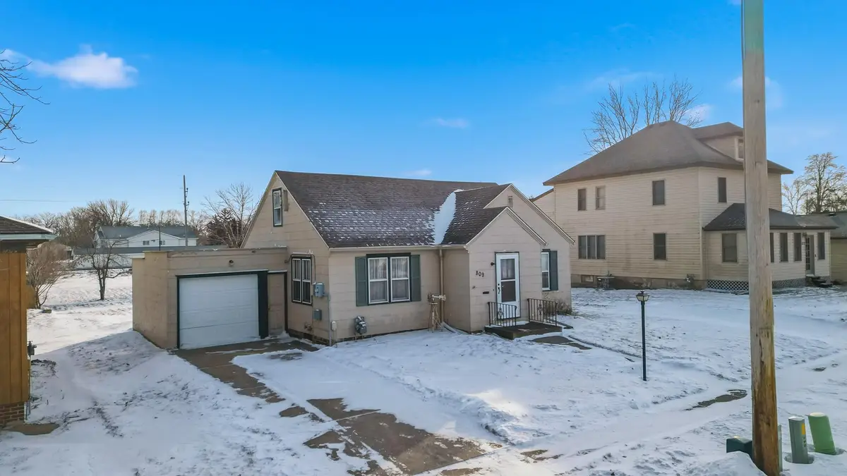 809 3rd Street Sw, Waseca, MN 56093 - Image #1