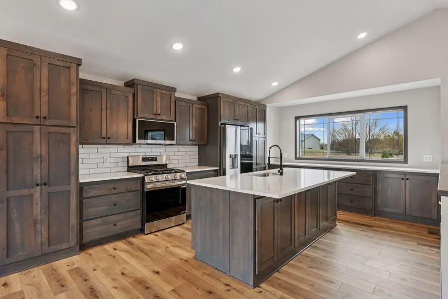 21423 Cottonwood Street Nw, Oak Grove, MN 55448 - #2