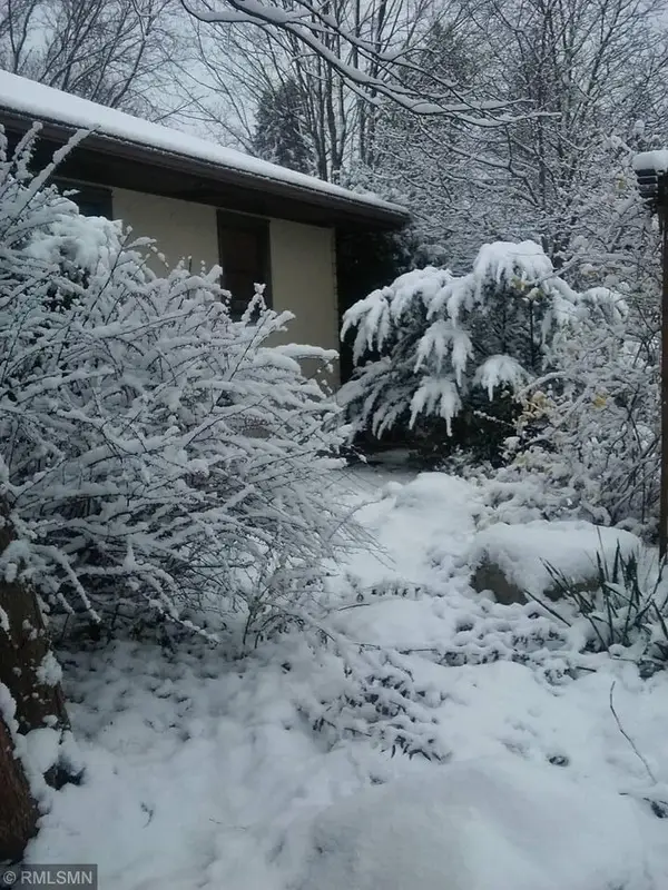 1280 Dodd Road, Mendota Heights, MN 55118