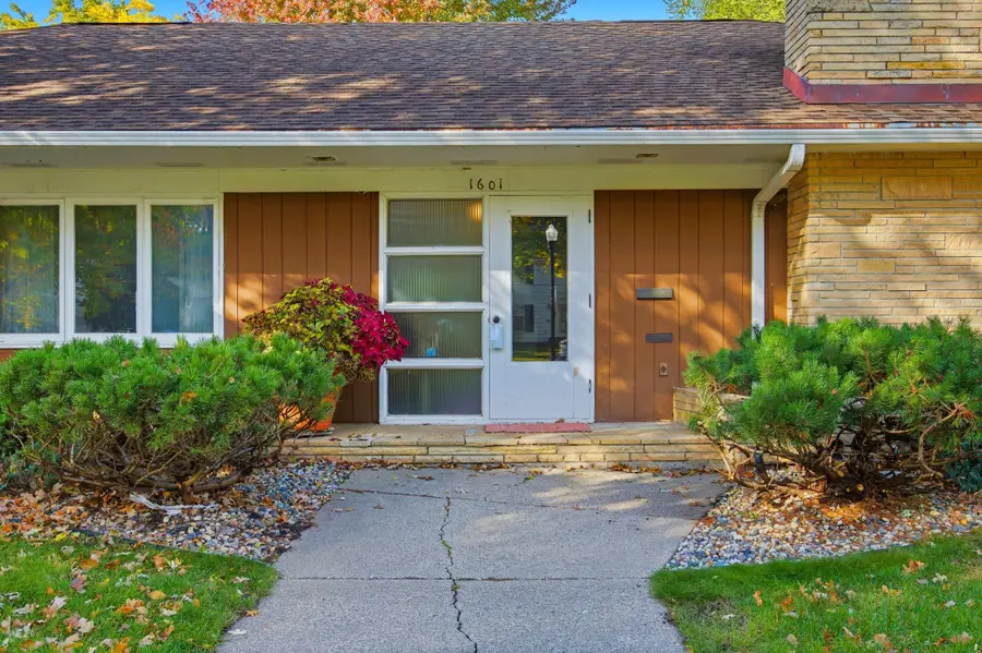 1601 9th Street S, Fargo, ND 58103 - #2