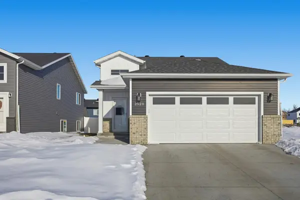 2520 37th Avenue S, Moorhead, MN 56560