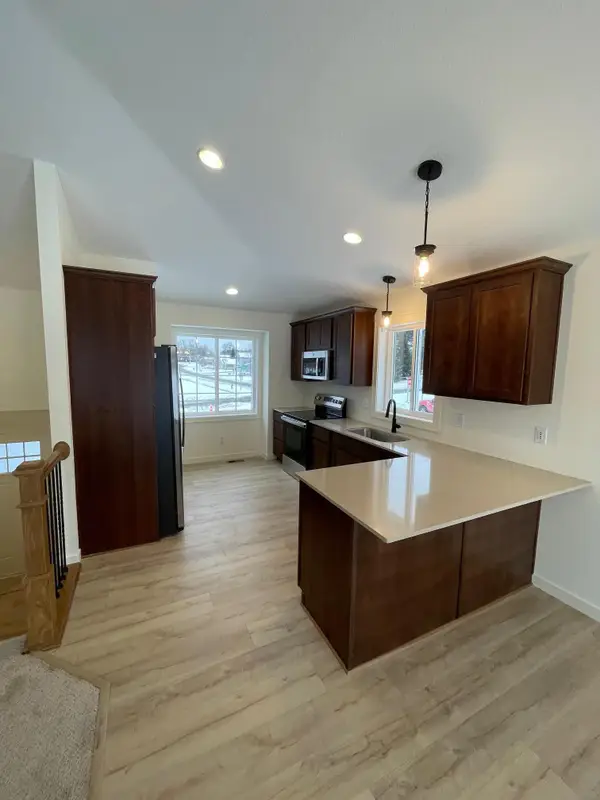 1411 34th Avenue Sw, Cambridge, MN 55008