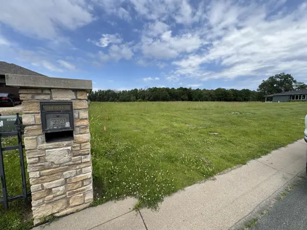 2250 Clubhouse Drive, Lake City, MN 55041