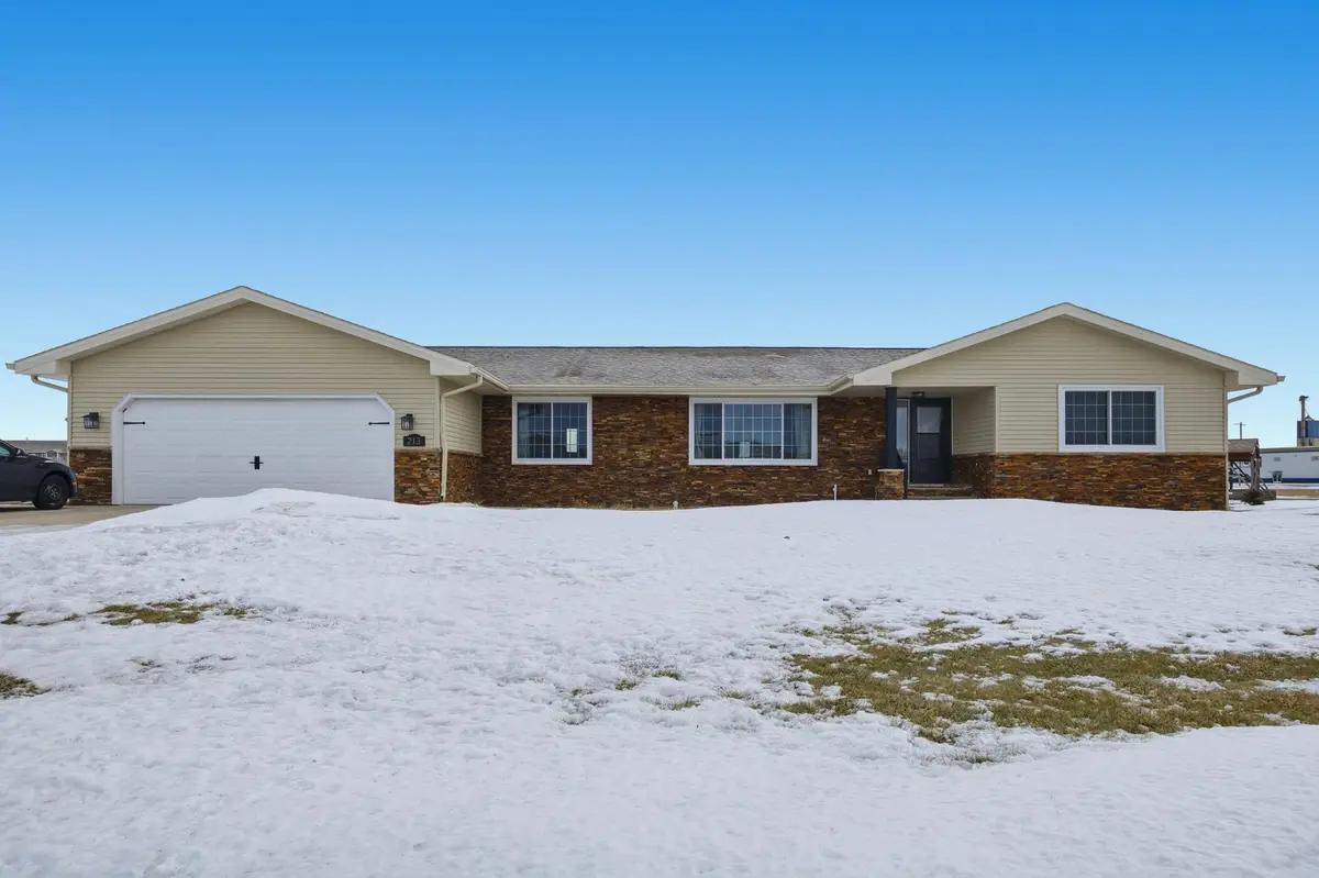 213 5th Street Nw, Gwinner, ND 58040 - #1