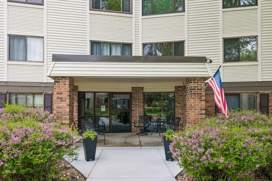 10600 43rd Avenue N #201, Plymouth, MN 55442 - #2