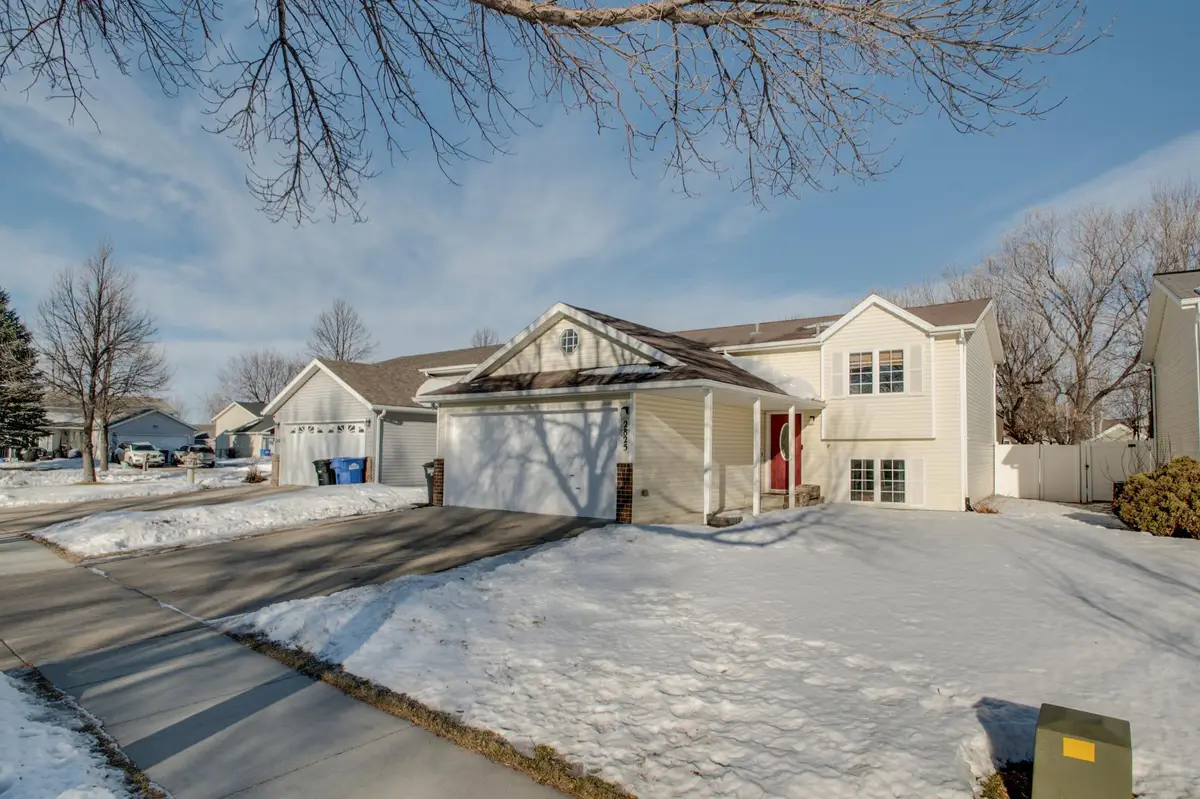 2825 35 1/2 Avenue S, Fargo, ND 58104 - #1