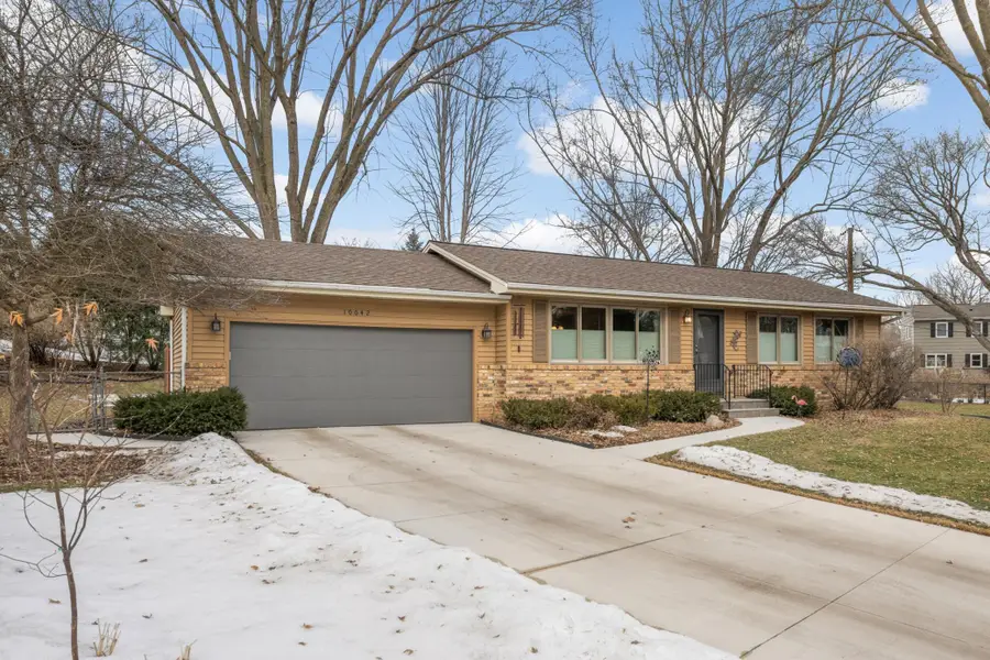 10042 Irwin Circle, Bloomington, MN 55437 - #3