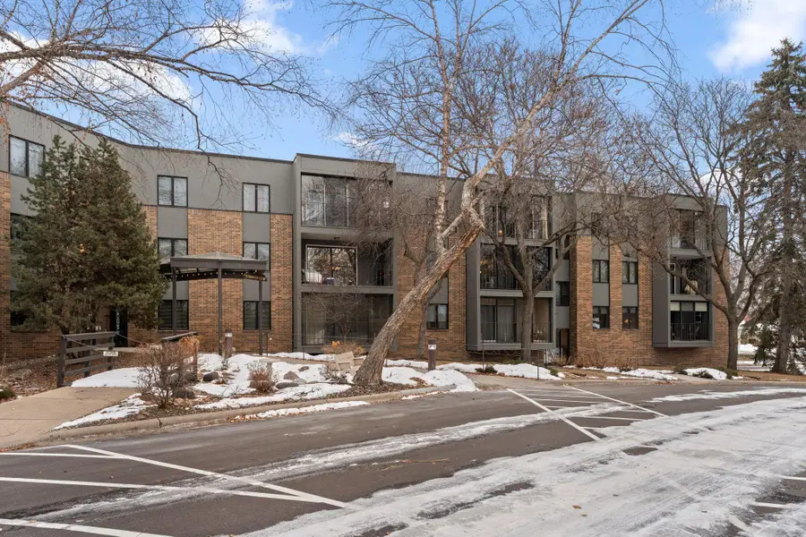 10 Windsor Court #102, New Brighton, MN 55112 - Image #3