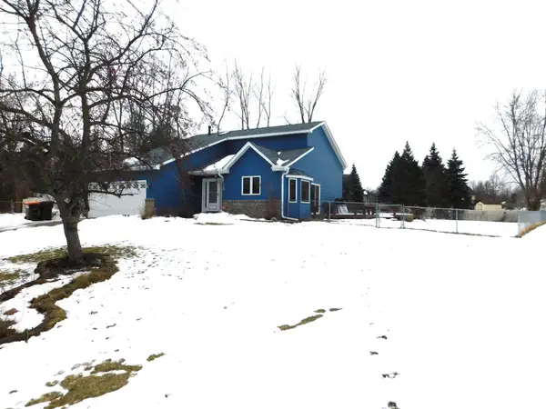 6691 13th St Circle N, Oakdale, MN 55128