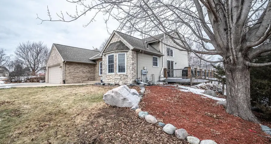 6030 Meadowood Court, Savage, MN 55378 - #3