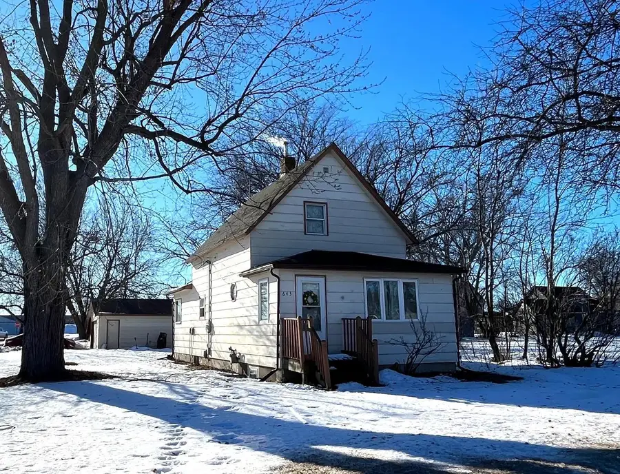 643 1st Avenue E, Cambridge, MN 55008 - #2