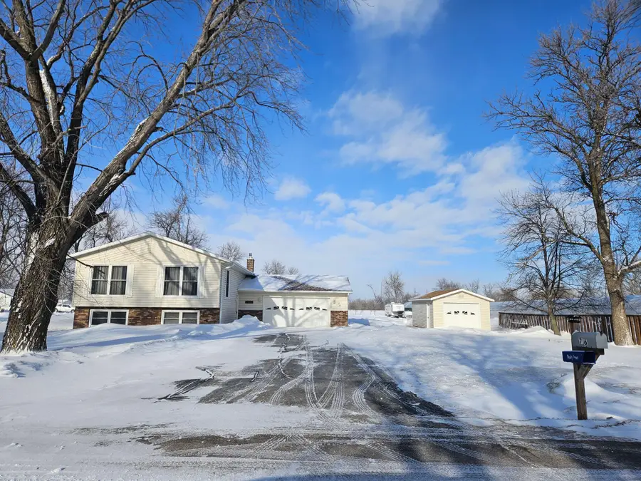 76 7th Avenue S, Wahpeton, ND 58075 - #2