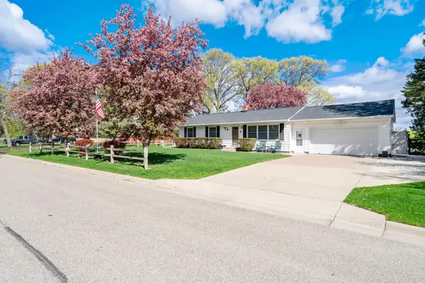39 Labore Avenue, Little Canada, MN 55117