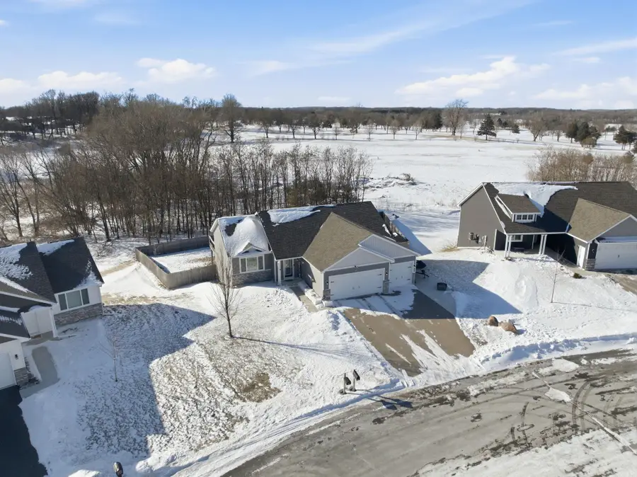 917 Mulberry Avenue Ne, Montgomery, MN 56069 - #2