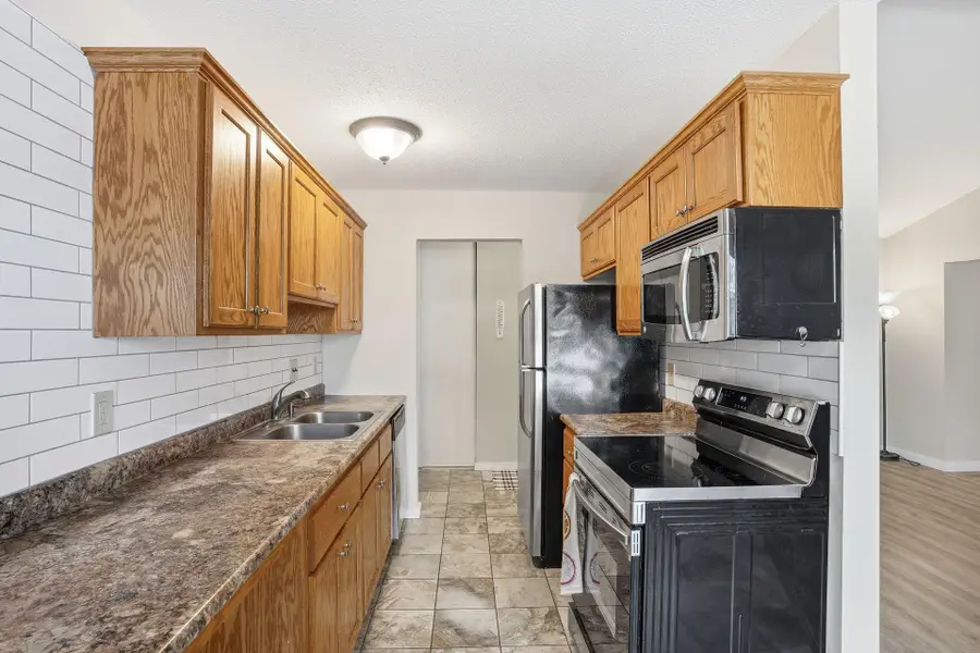 810 Old Settlers Trail #5, Hopkins, MN 55343 - Image #3