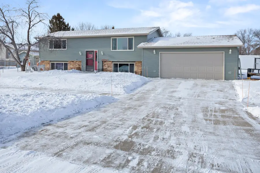 2801 22nd Street S, Fargo, ND 58103 - #2