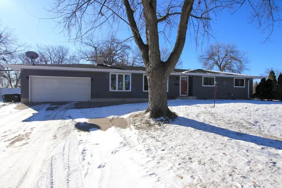 6 5th Avenue Ne, Hutchinson, MN 55350 - #2