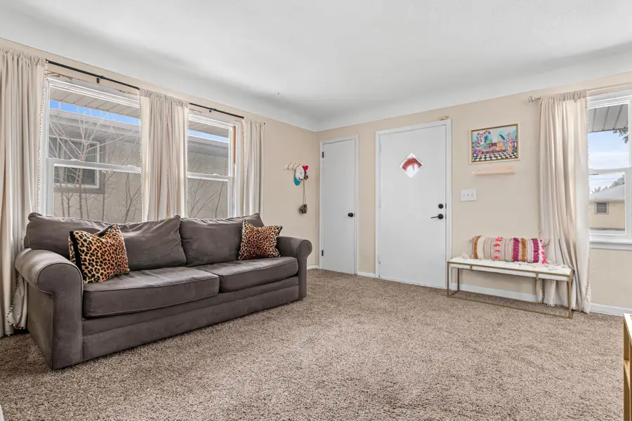 60 Hawthorne Avenue W, Saint Paul, MN 55117 - #2