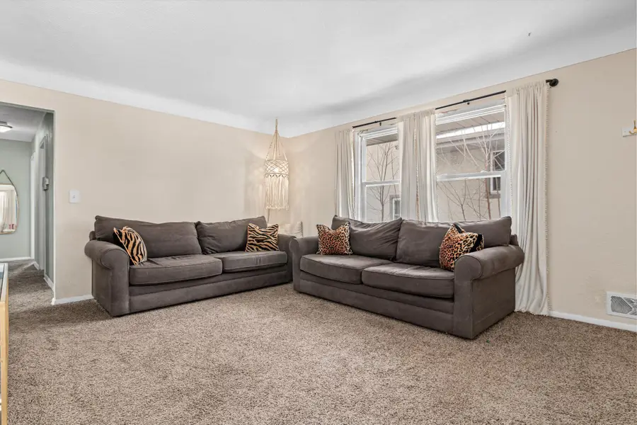 60 Hawthorne Avenue W, Saint Paul, MN 55117 - #3