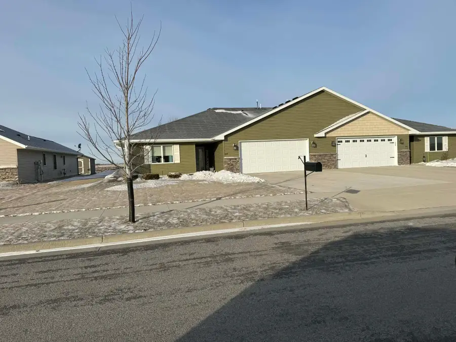 669 Waraju Avenue, New Ulm, MN 56073 - #2