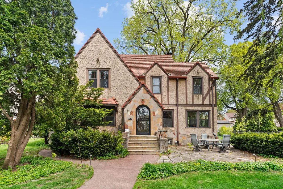 504 Mississippi River Boulevard S, Saint Paul, MN 55116 - #1