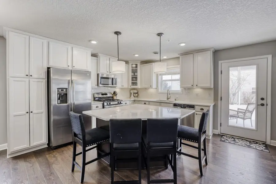 3304 Lakewood Trail, Woodbury, MN 55129 - Image #3