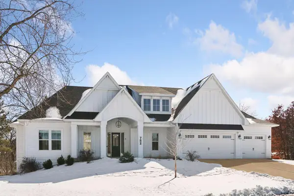 752 Summerbrooke Circle, Eagan, MN 55123