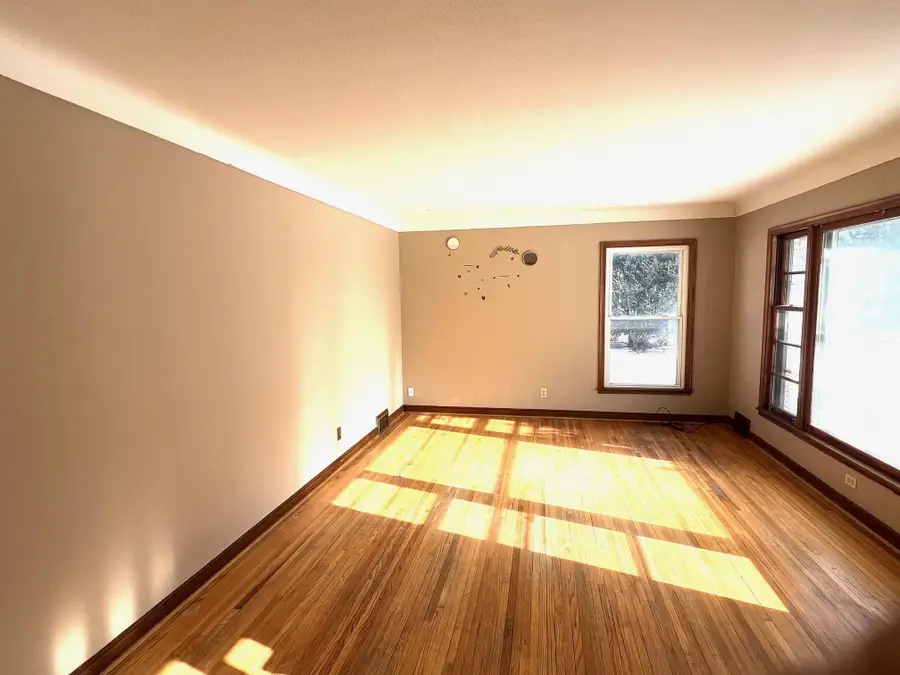 1415 Burke Avenue W, Roseville, MN 55113 - Image #2