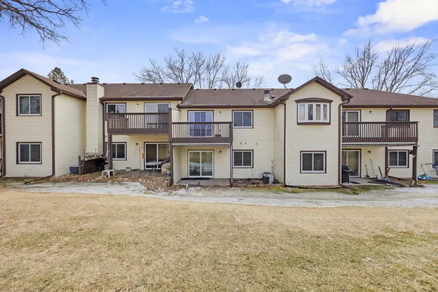 1049 Greenhaven Drive, Vadnais Heights, MN 55127 - #3