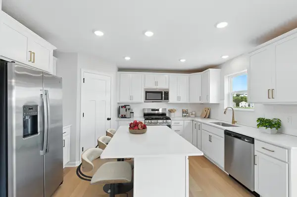 1117 Annagaire Curve, Rosemount, MN 55068