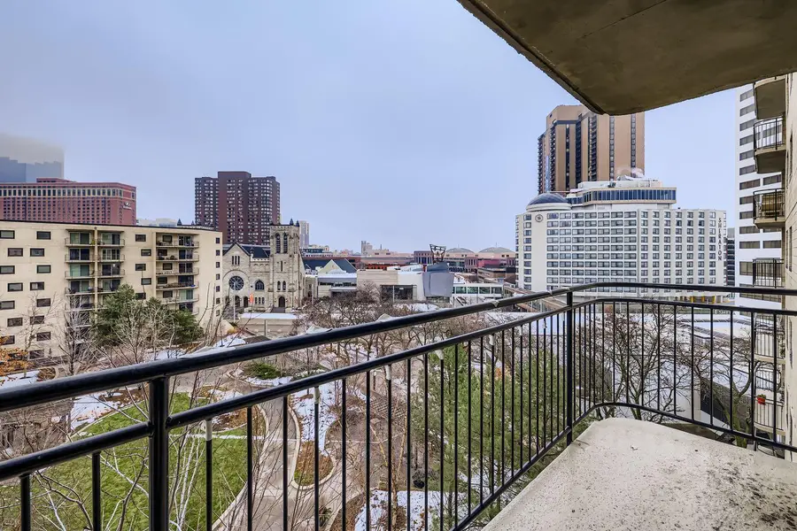 1225 Lasalle Avenue #905, Minneapolis, MN 55403 - Image #3