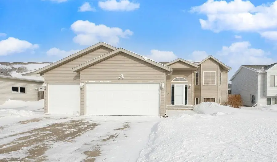 1034 39th Avenue W, West Fargo, ND 58078 - Image #2