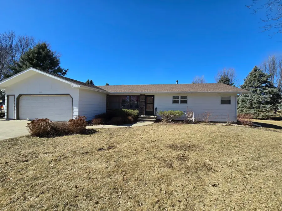 1025 W Fairview Drive, Luverne, MN 56156 - #2