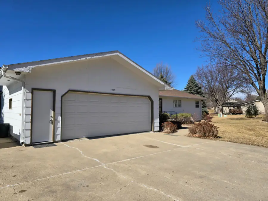 1025 W Fairview Drive, Luverne, MN 56156 - #3