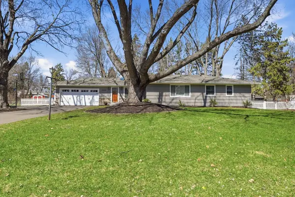 15520 2nd Avenue N, Plymouth, MN 55447