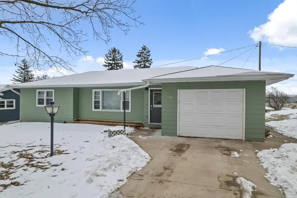 829 S Hill Street, Fountain City, WI 54629