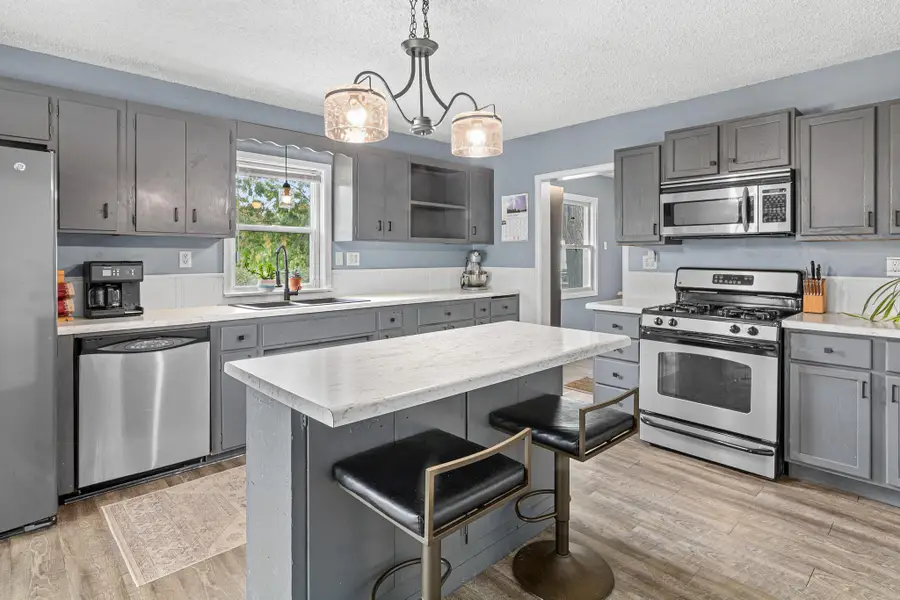 653 19th Avenue Ne, Minneapolis, MN 55418 - Image #2