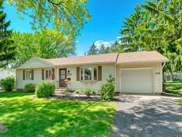 608 Grospoint Avenue N, Oakdale, MN 55128