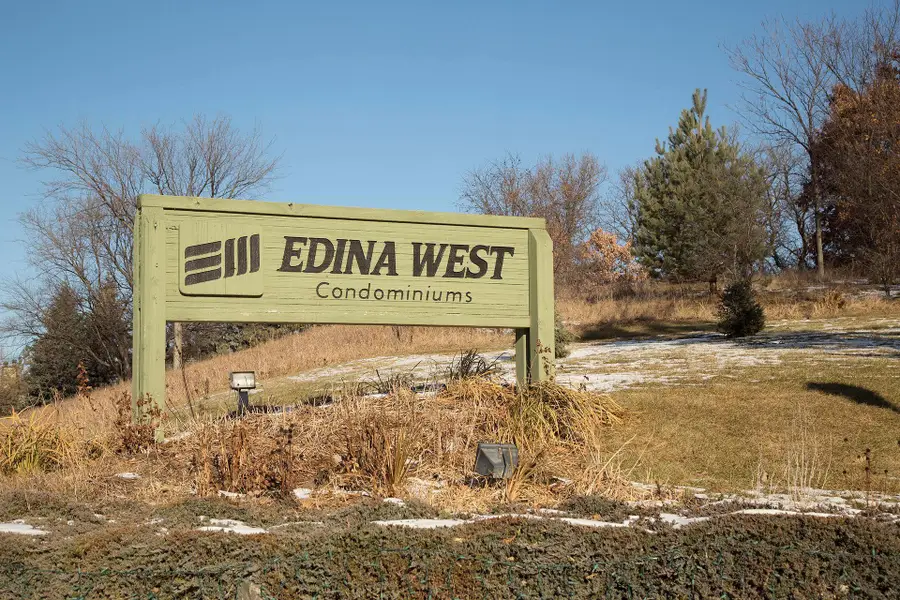 6075 Lincoln Drive #305, Edina, MN 55436 - Image #2