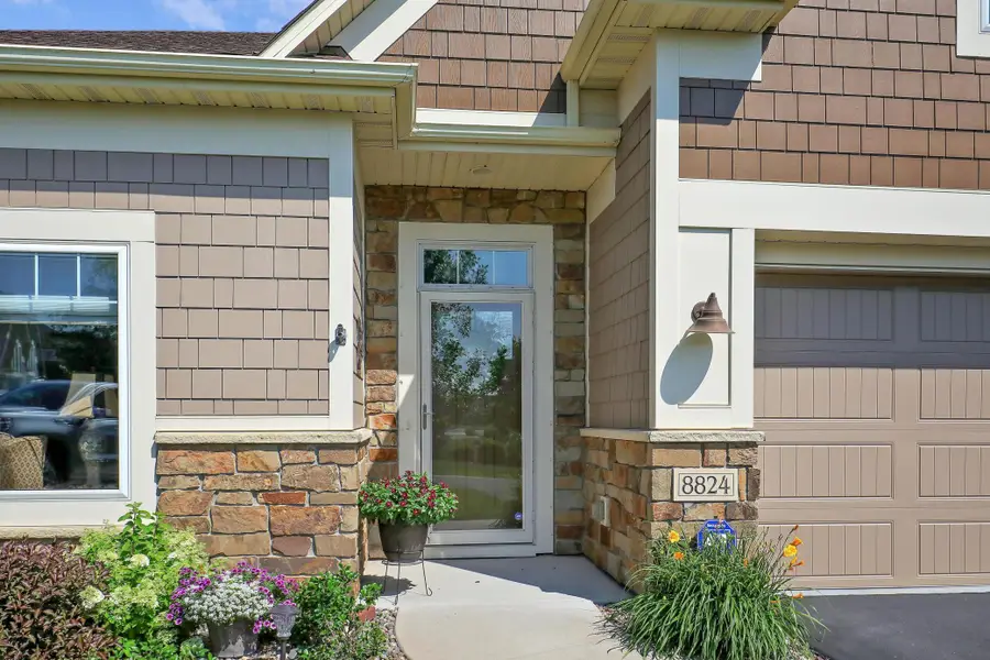 8824 Upper 7th Place N, Lake Elmo, MN 55042 - #3