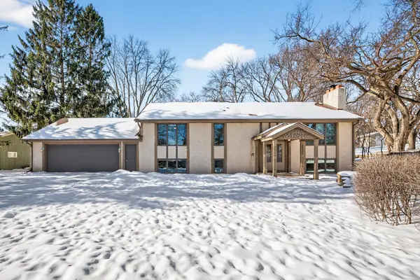 4134 Red Oak Ridge, Minnetonka, MN 55345