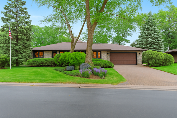 1267 Nursery Hill Lane, Arden Hills, MN 55112