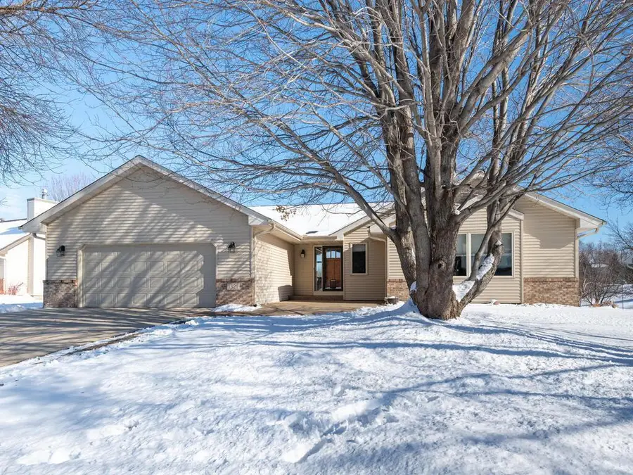 1321 Lake Susan Hills Drive, Chanhassen, MN 55317 - #2