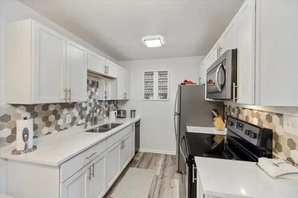 9143 Highway 55 #102, Golden Valley, MN 55427